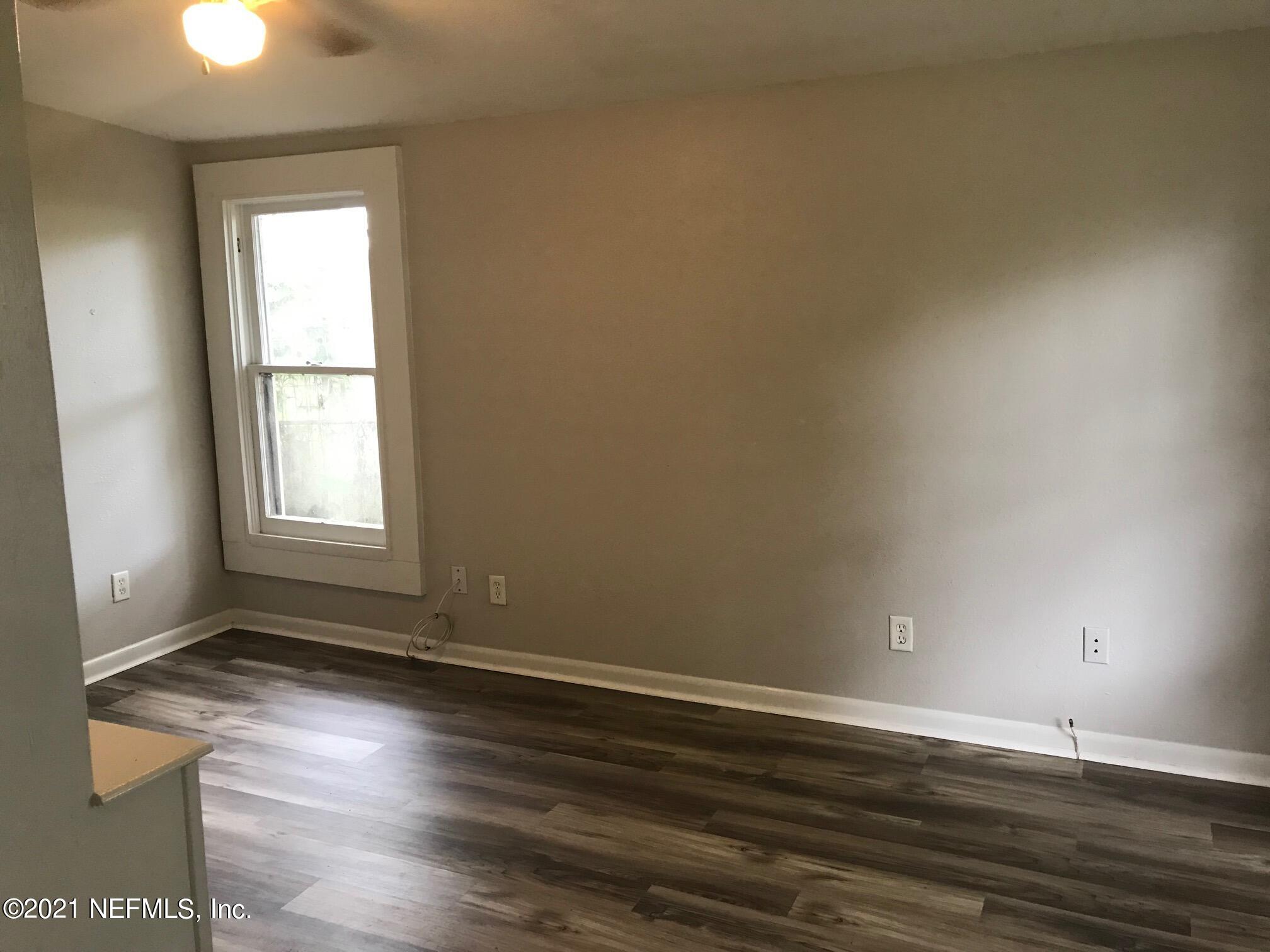 2751 Larsen Road Jacksonville, FL 32207 - Photo 8 of 27 Living