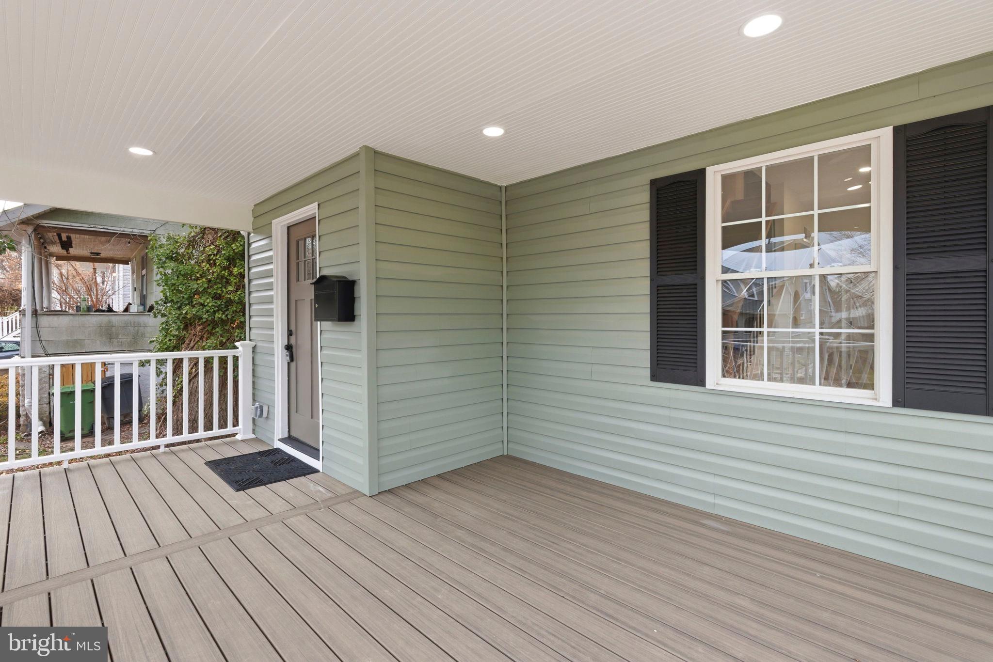 4019 Ridgecroft Road Baltimore, MD 21206 - Photo 3 of 39 Charming entryway with inviting porch space.