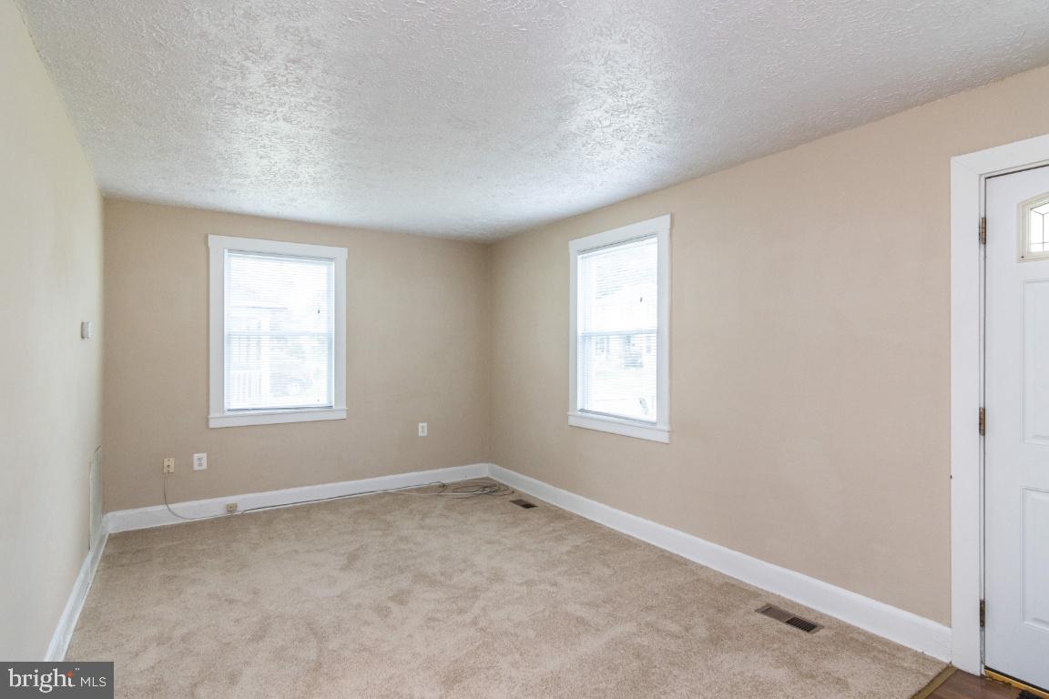 145 Osborn Road Aberdeen, MD 21001 - Photo 5 of 38 Living Room