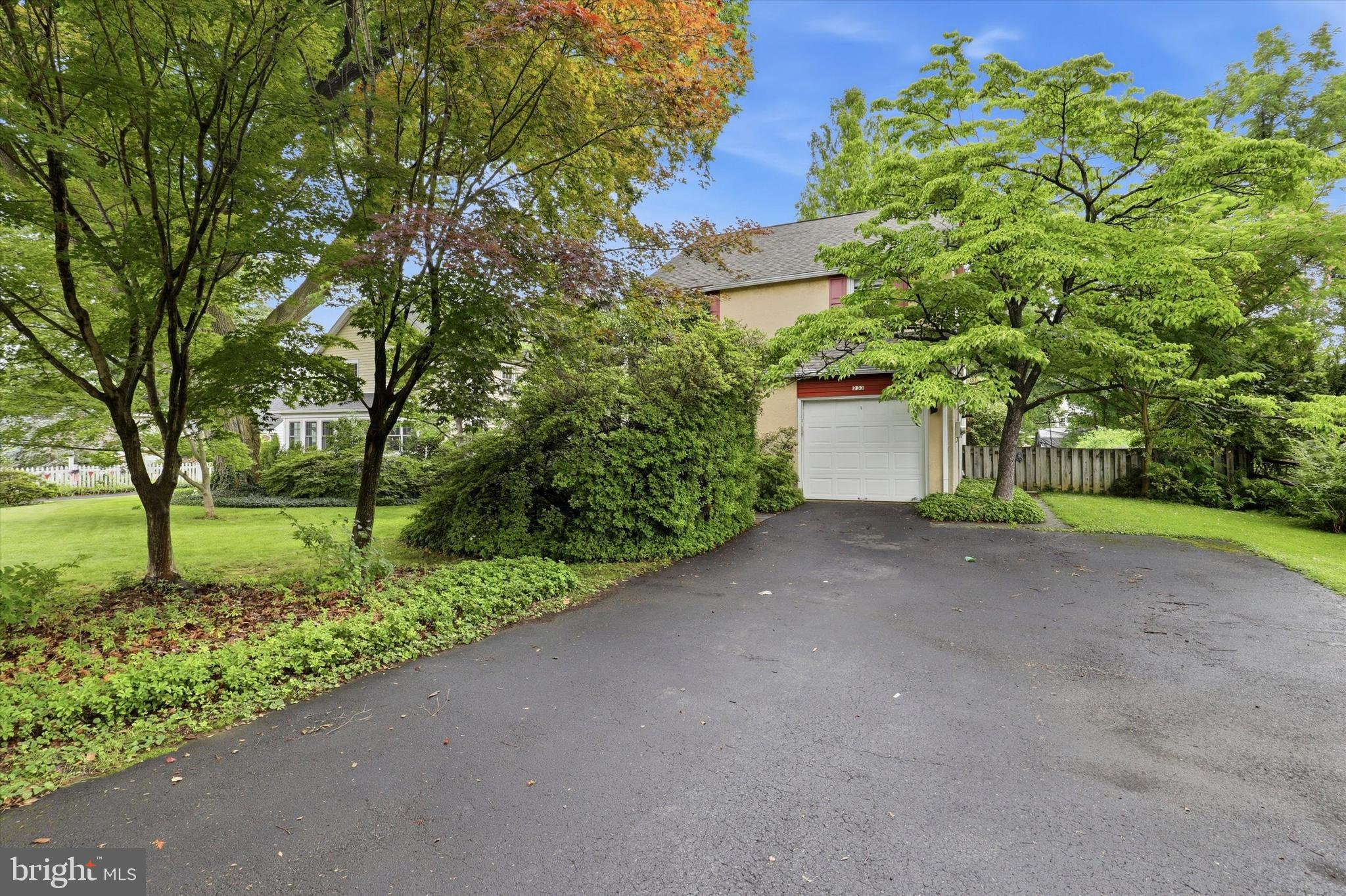 233 Arlingham Road Flourtown, PA 19031 - Photo 2 of 37 Gallery Image 2