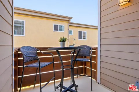 $2,500,000 | 2411 4th Street, Unit 2, Santa Monica, CA 90405