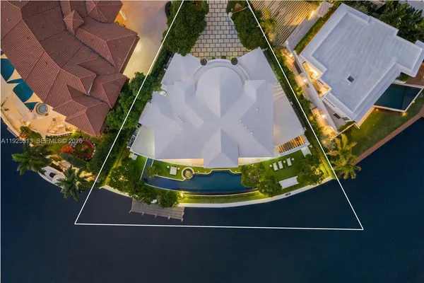 $17,900,000 | 142 South Island Road, Golden Beach, FL 33160