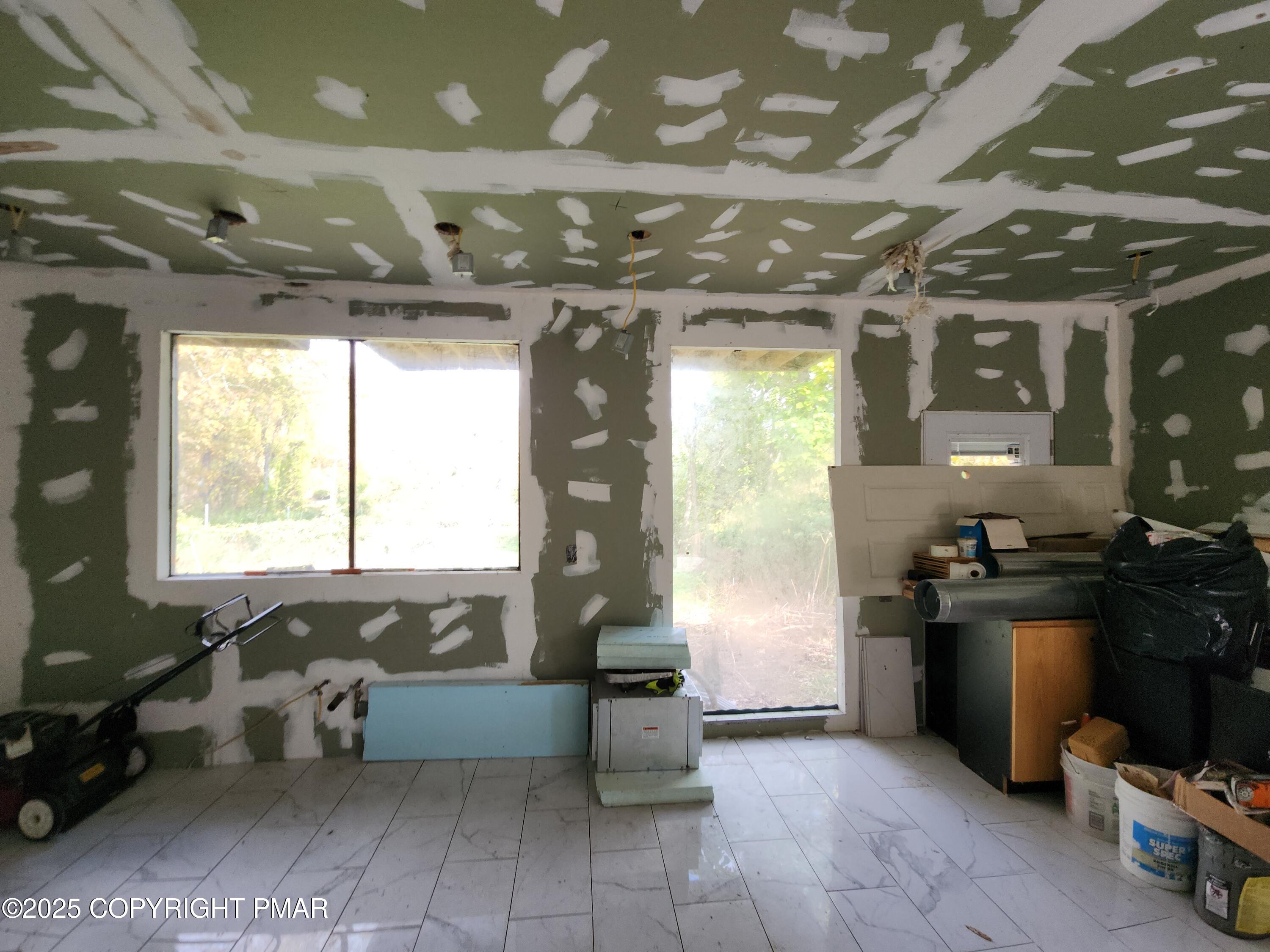 280 Coolbaugh Road East Stroudsburg, PA 18302 - Photo 30 of 40 a kitchen with refrigerator and window