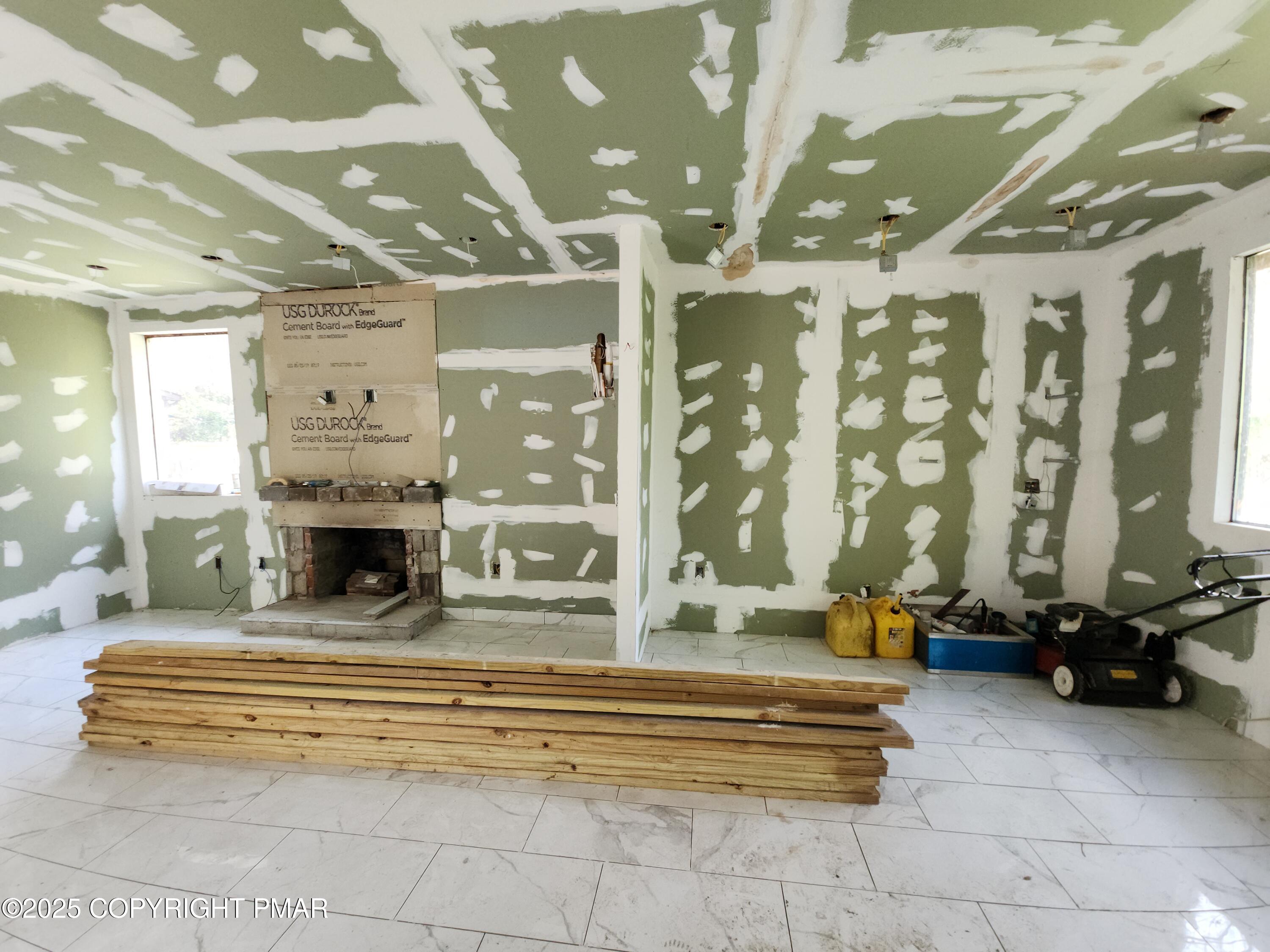 280 Coolbaugh Road East Stroudsburg, PA 18302 - Photo 31 of 40 a spacious bathroom with a tub and a large mirror
