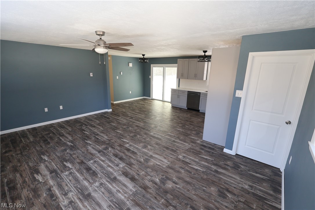 2970 Schotten Road Hubbard, OH 44425 - Photo 9 of 37 LIVING ROOM