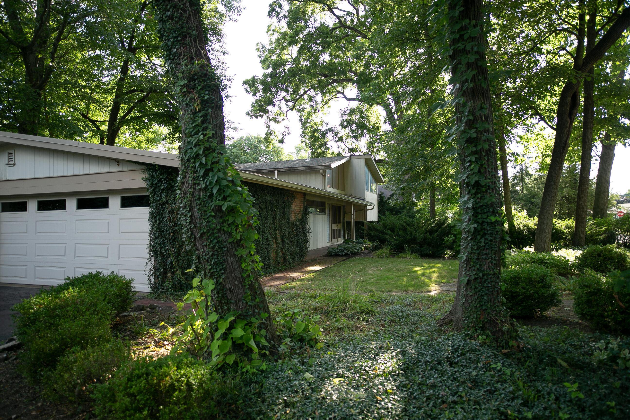 2169 Lytham Road Columbus, OH 43220 - Photo 16 of 19 East View