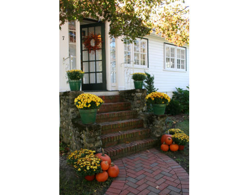 7 Perkins Street Stoneham, MA 02180 - Photo 2 of 29 Gallery Image 2