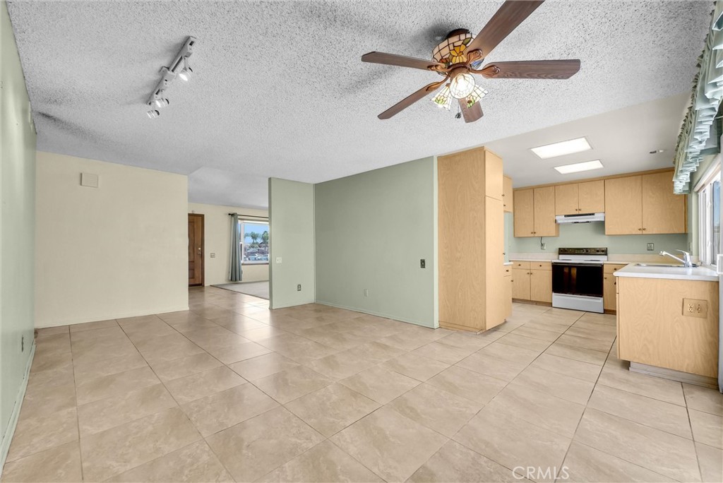 896 North Arrowhead Avenue Rialto, CA 92376 - Photo 12 of 31
