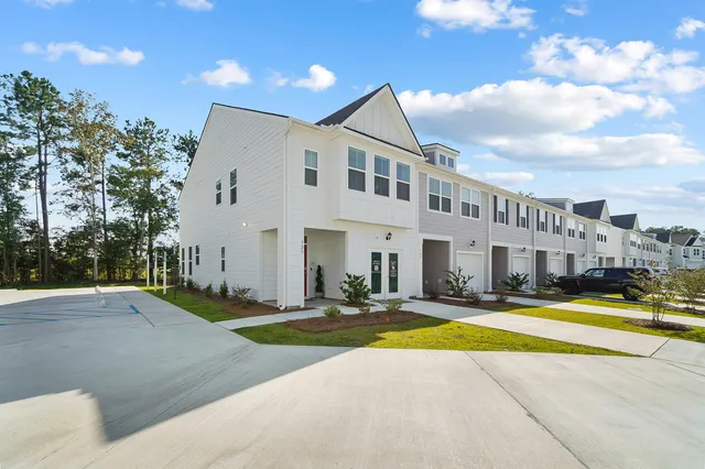 $2,150 | 609 Trotters Lane, Unit Y, Moncks Corner, SC 29461