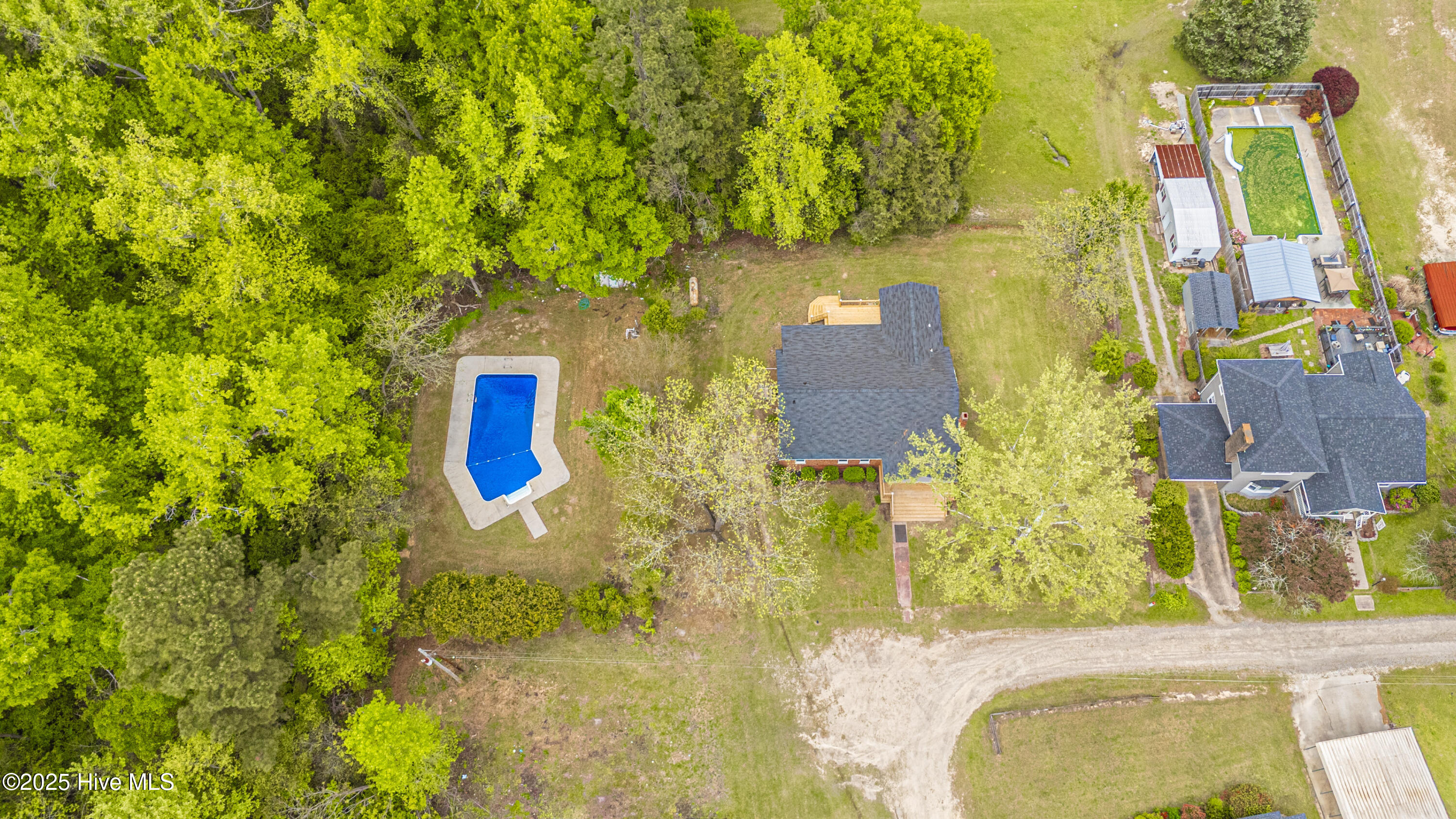 119 Camelot Drive Rockingham, NC 28379 - Photo 50 of 54 DJI_20250415151315_0011_D