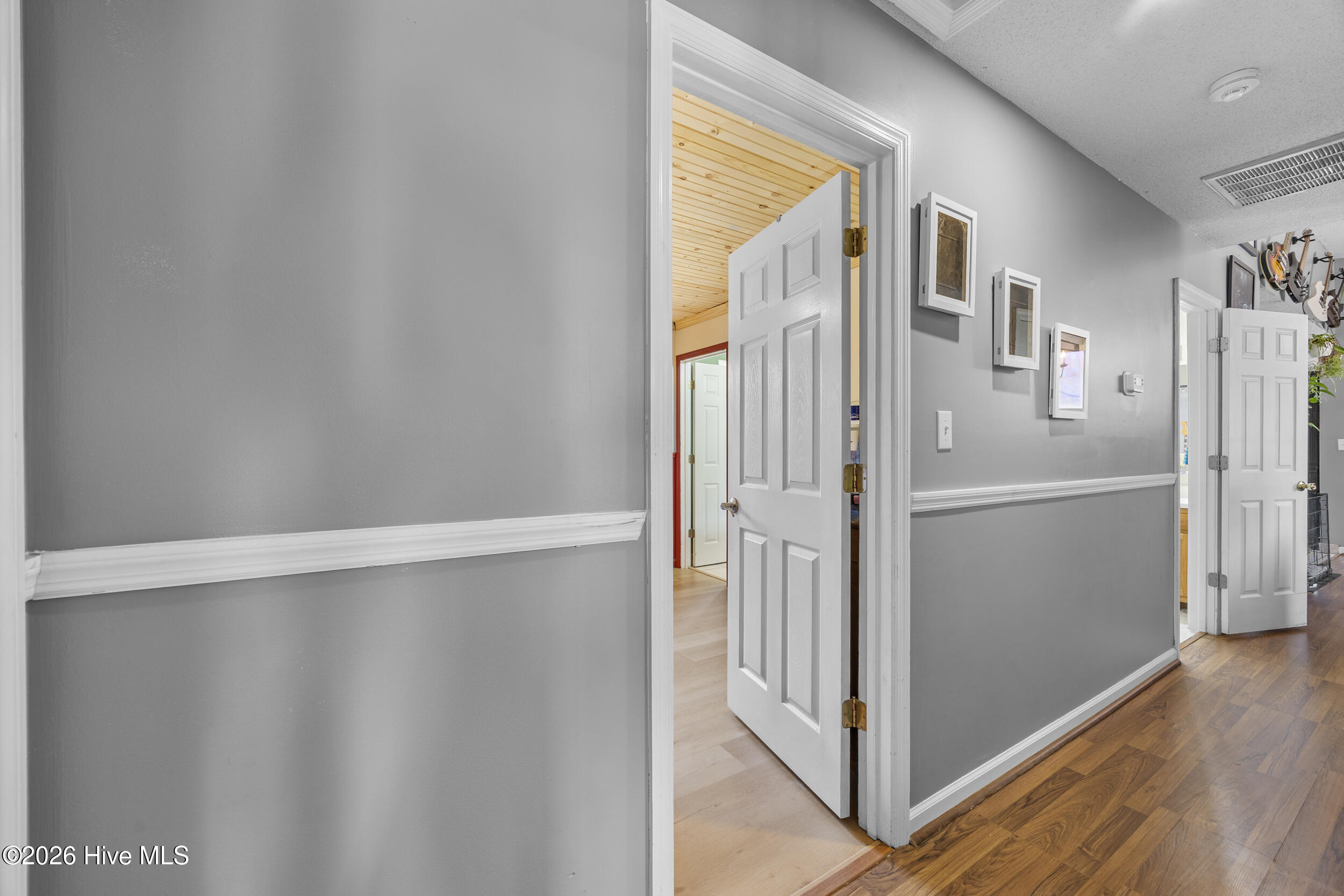 266 Parnell Road Hubert, NC 28539 - Photo 14 of 33 7_hallway