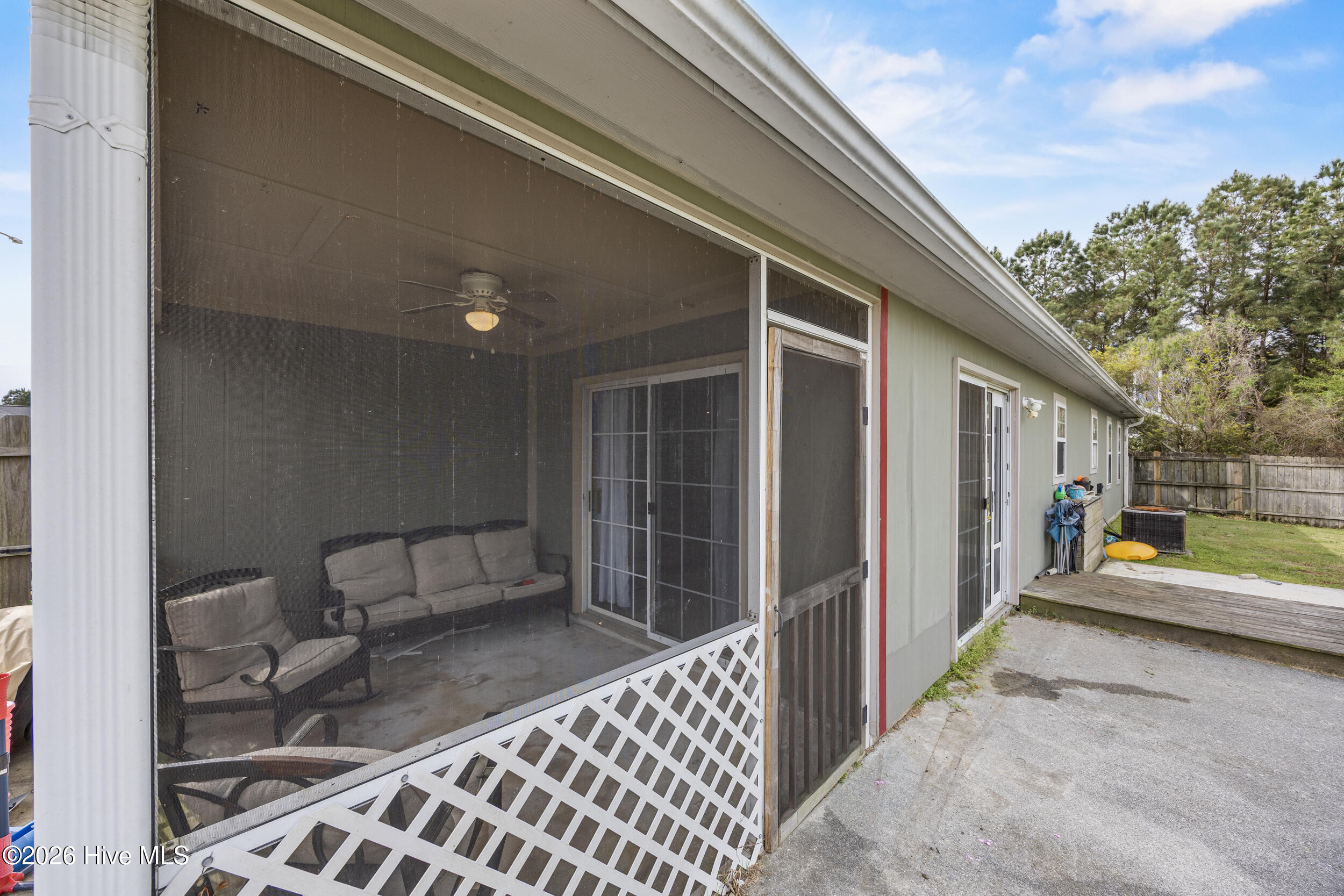 266 Parnell Road Hubert, NC 28539 - Photo 31 of 33 28_screen porch