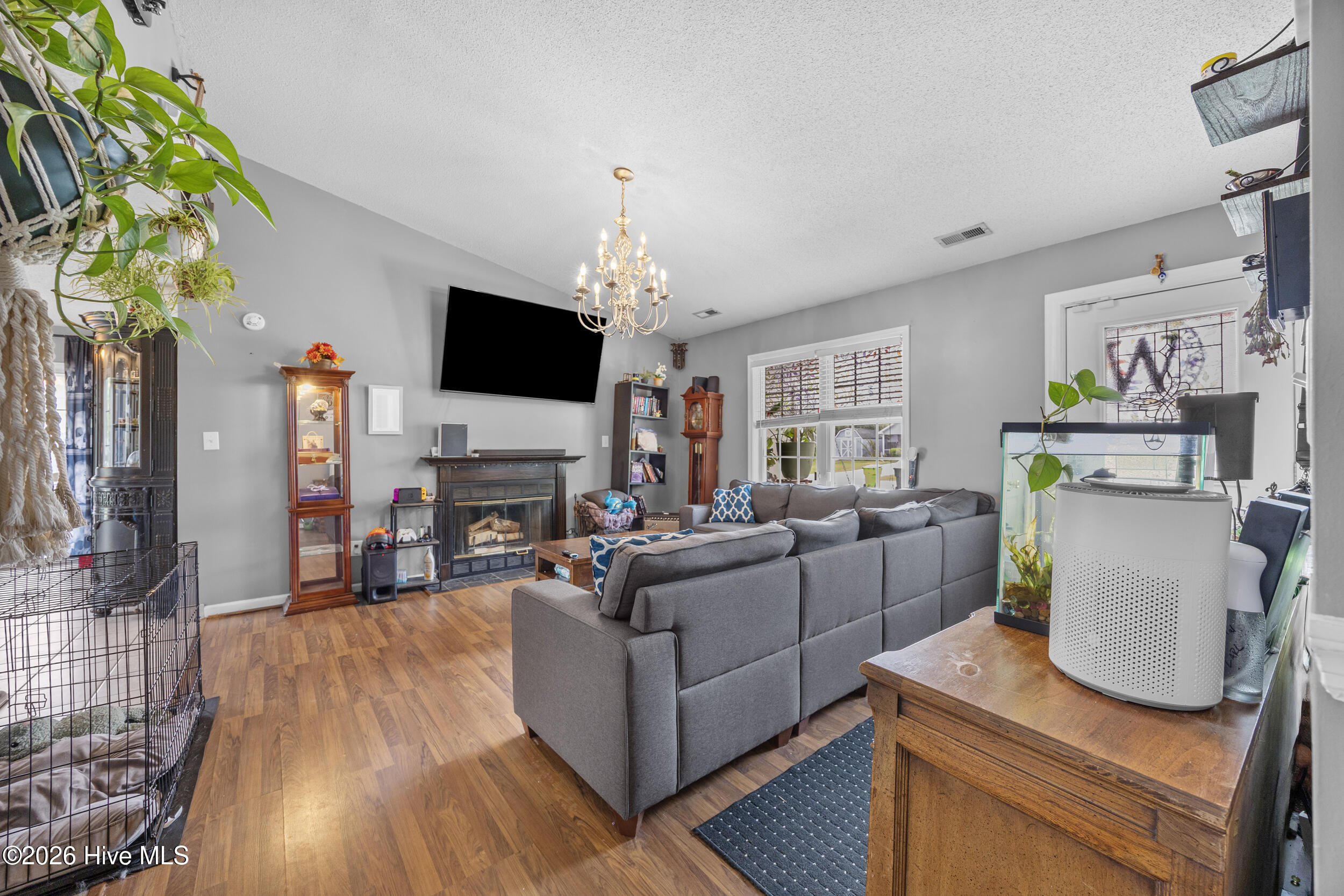 266 Parnell Road Hubert, NC 28539 - Photo 6 of 33 21_living room