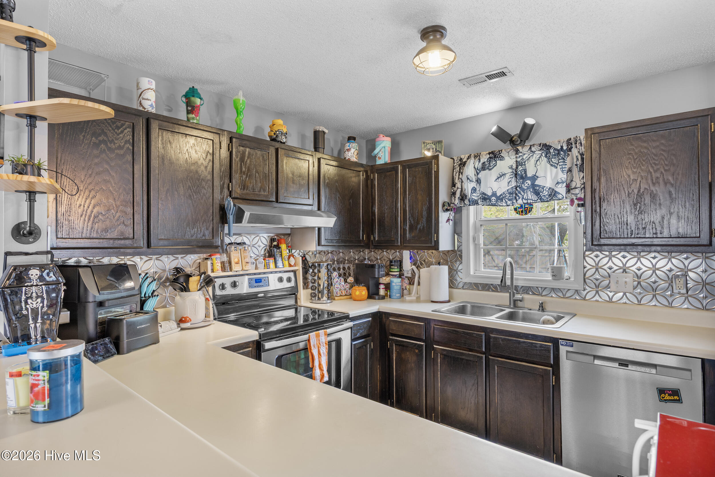 266 Parnell Road Hubert, NC 28539 - Photo 10 of 33 26_kitchen