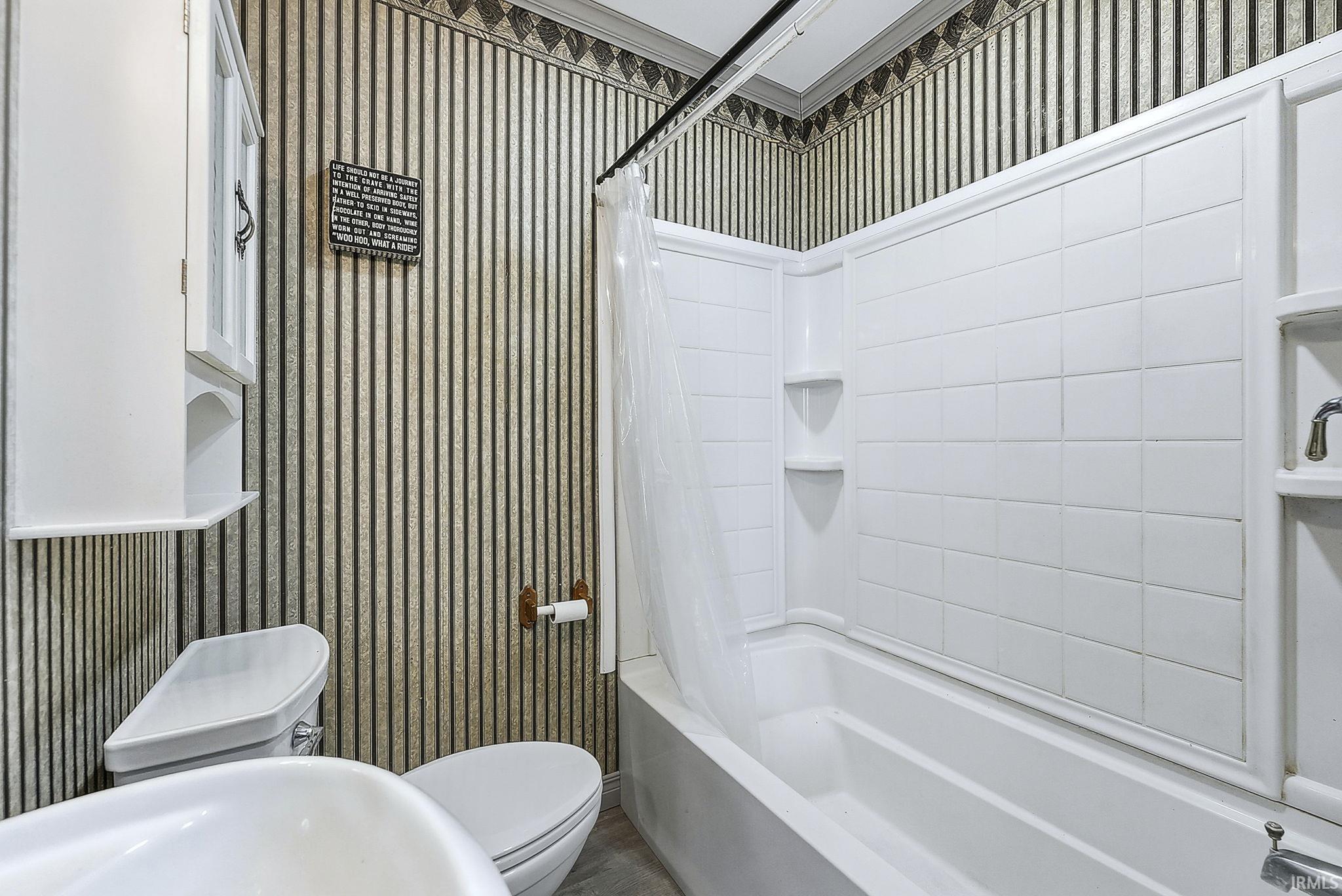 515 South Bennett Street Bluffton, IN 46714 - Photo 9 of 33