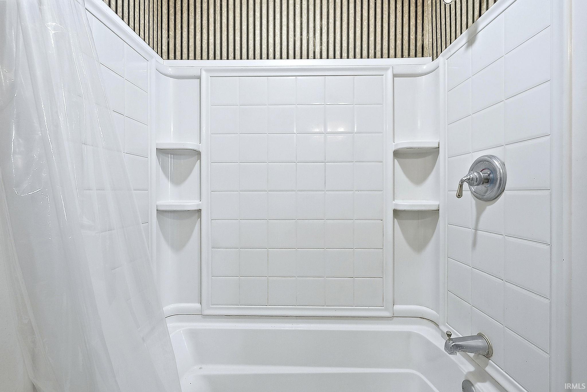 515 South Bennett Street Bluffton, IN 46714 - Photo 10 of 33