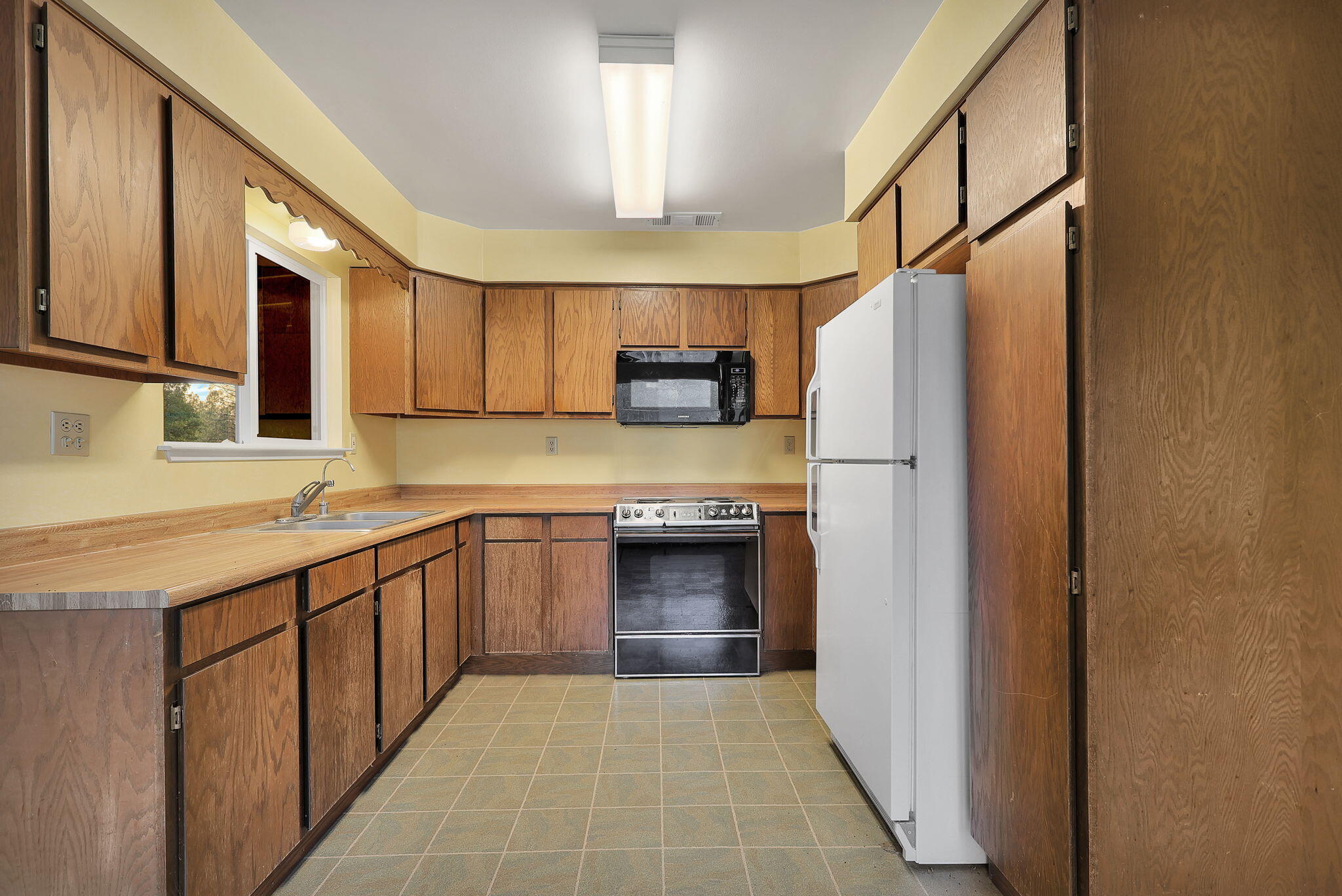 4800 Blackhawk Road Redding, CA 96001 - Photo 4 of 32 4800 Blackhawk Rd