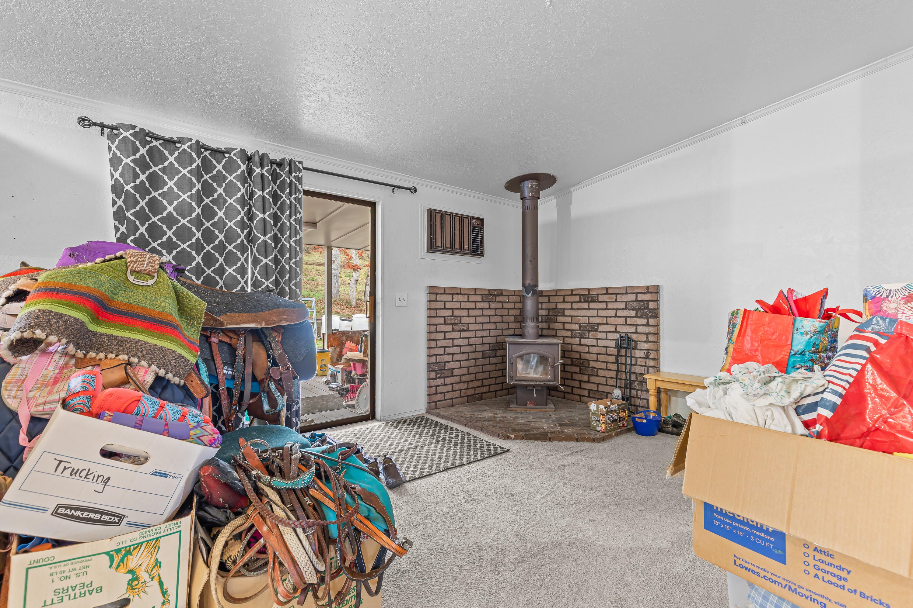 20960 Antioch Road White City, OR 97503 - Photo 17 of 28 Family Room with woodstove