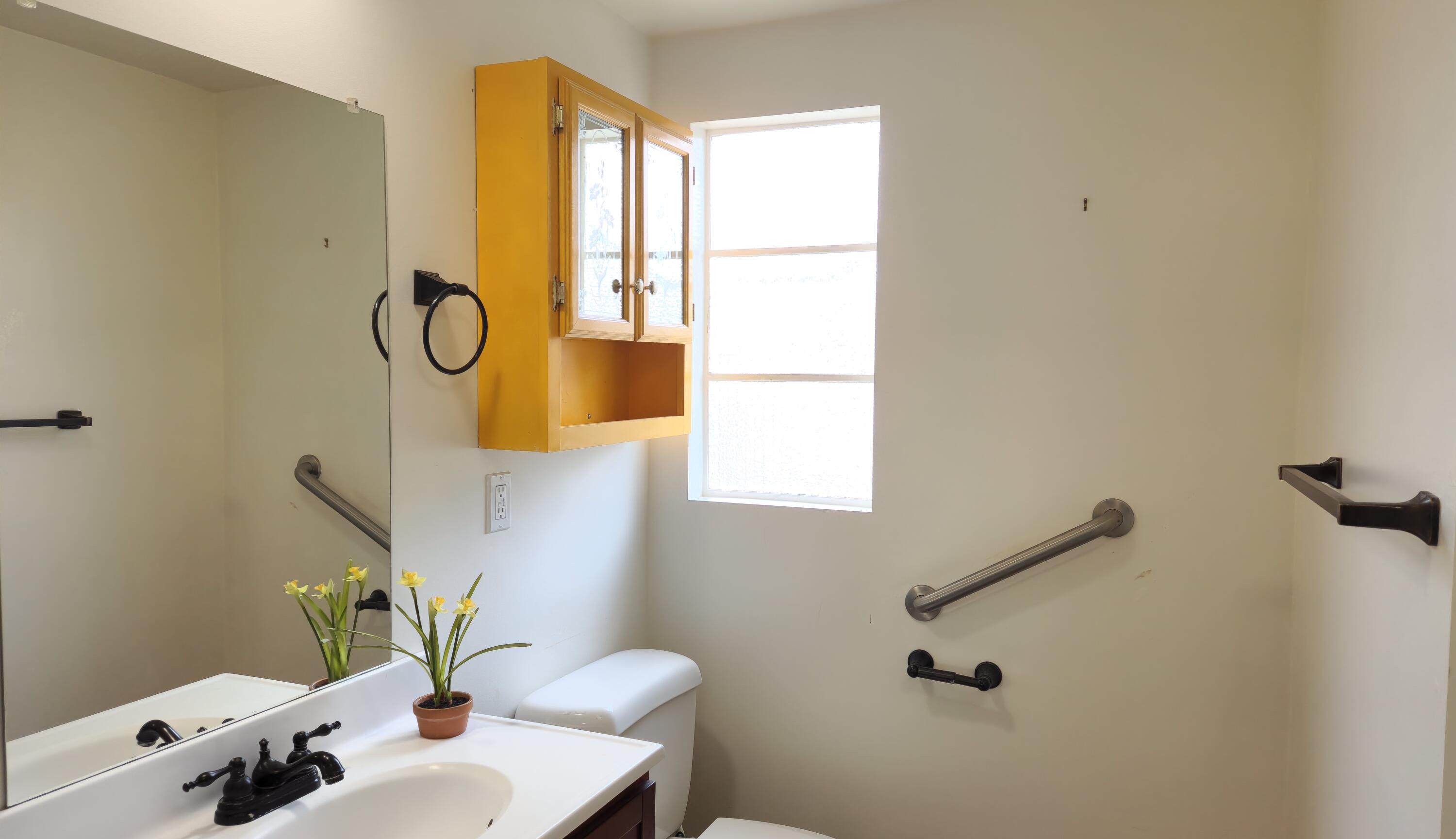 5740 Encina Road, Unit 2 Goleta, CA 93117 - Photo 8 of 16 Primary Bath