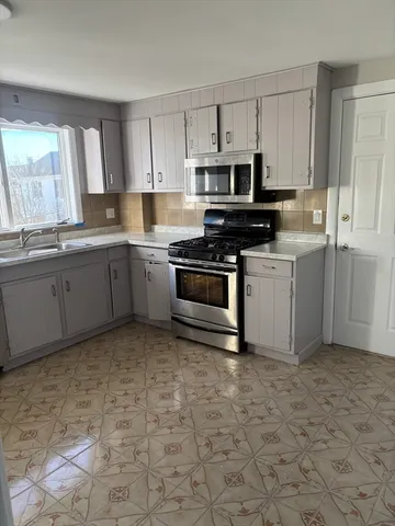 $2,800 | 21 Carney Street, Unit 2, Medford, MA 02155