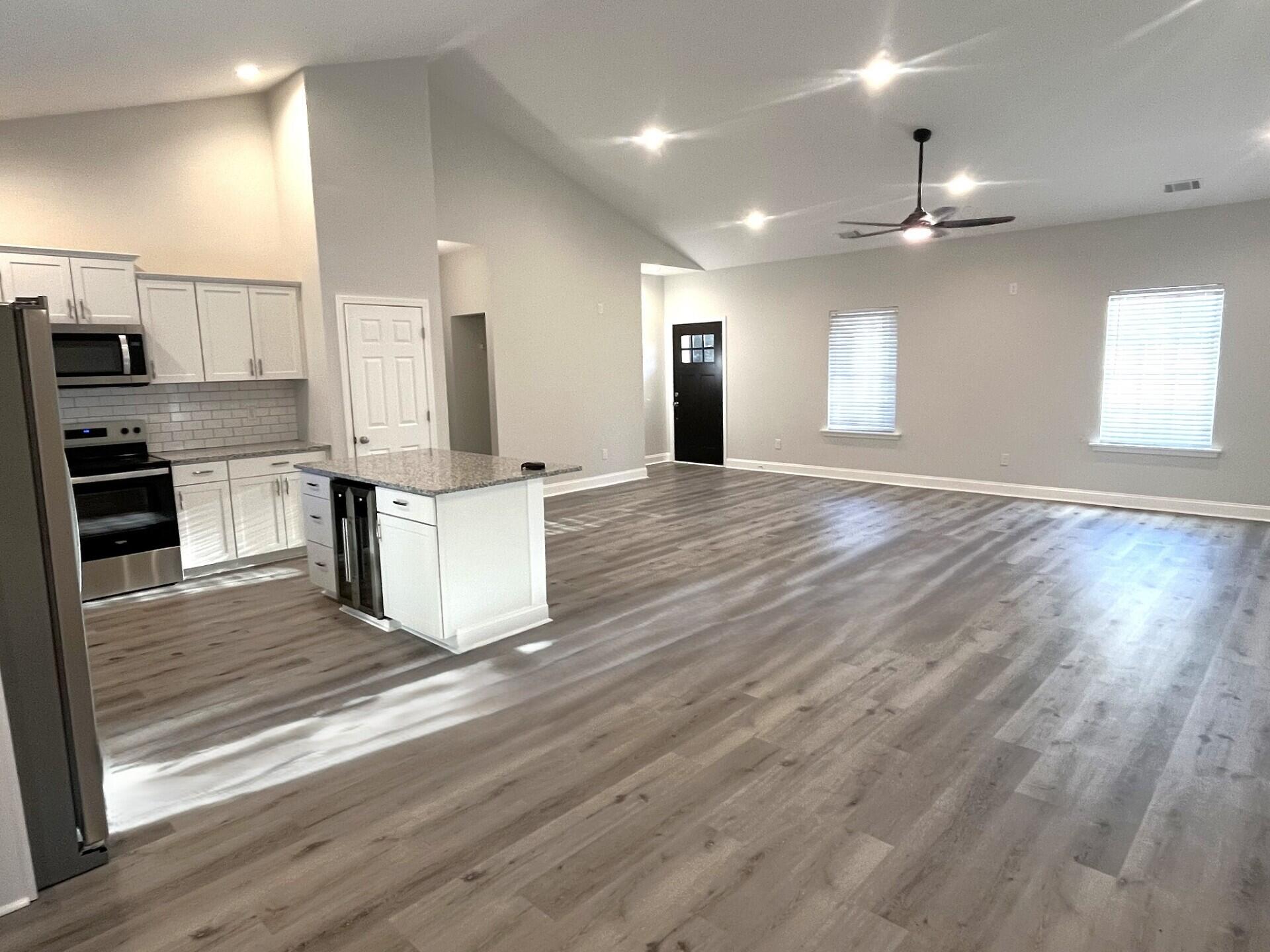101 Brien Walterboro, SC 29488 - Photo 7 of 12 101 Brien kitchen