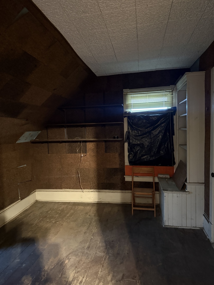 7006 South East End Avenue Chicago, IL 60649 - Photo 16 of 26 a view of room