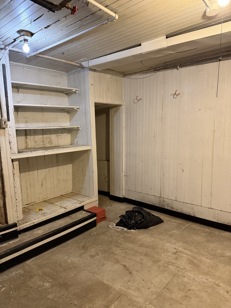 7006 South East End Avenue Chicago, IL 60649 - Photo 22 of 26 a view of a room with wooden floor