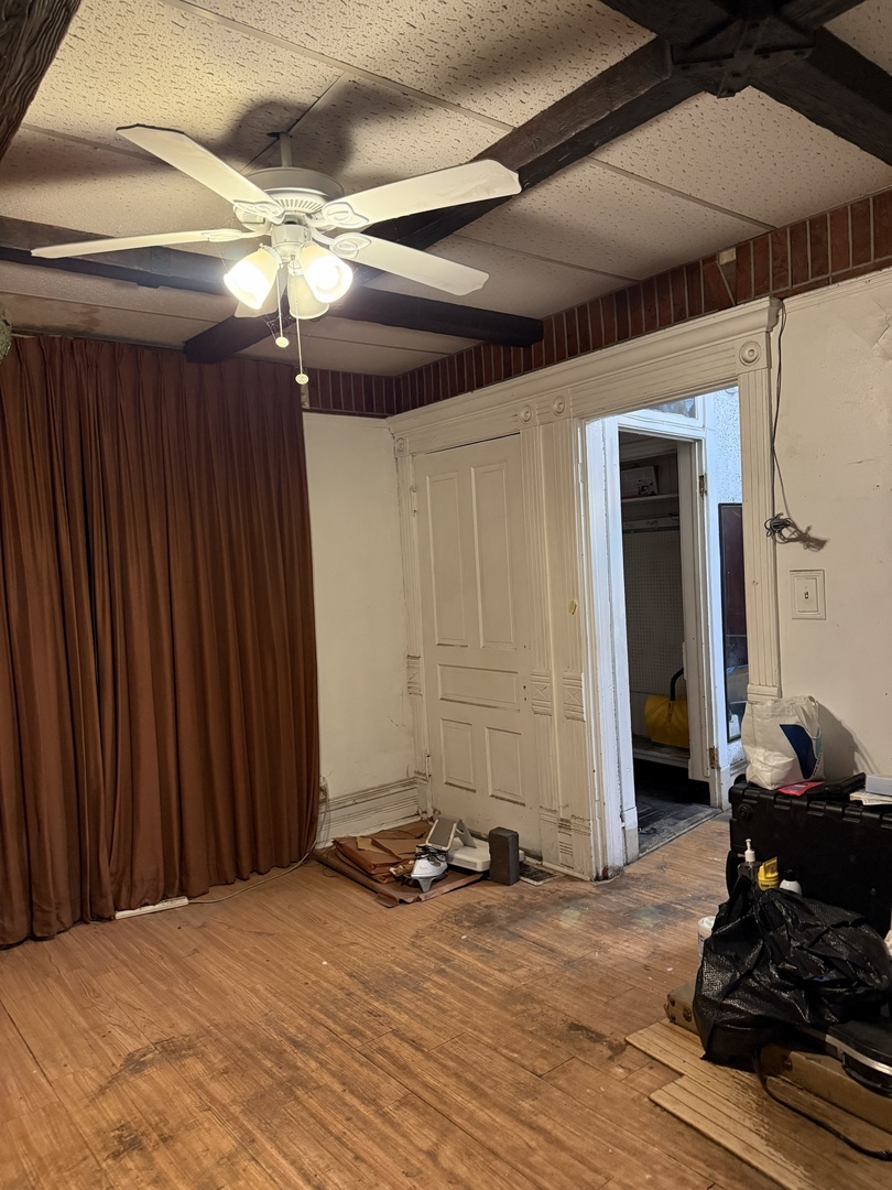 7006 South East End Avenue Chicago, IL 60649 - Photo 4 of 26 a view of a room with gym equipment