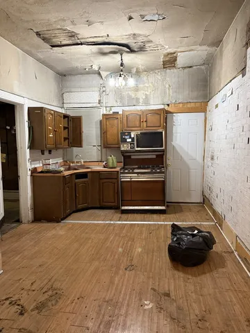 $125,000 | 7006 South East End Avenue, Chicago, IL 60649