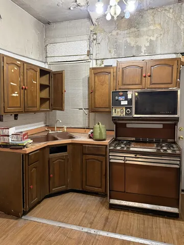 $125,000 | 7006 South East End Avenue, Chicago, IL 60649