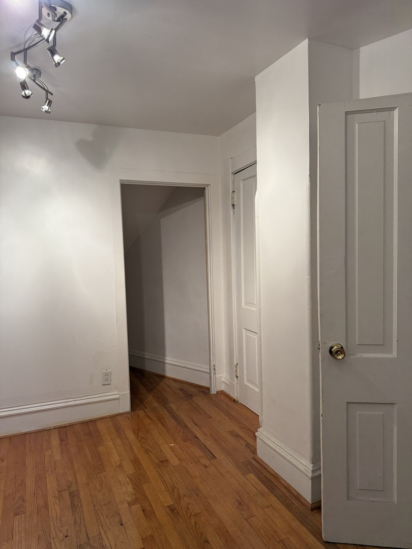 7006 South East End Avenue Chicago, IL 60649 - Photo 8 of 26 wooden floor in an empty room