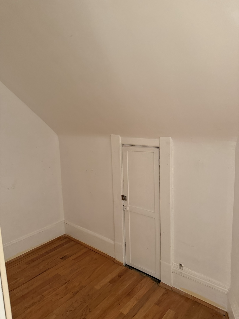 7006 South East End Avenue Chicago, IL 60649 - Photo 9 of 26 a view of an empty room