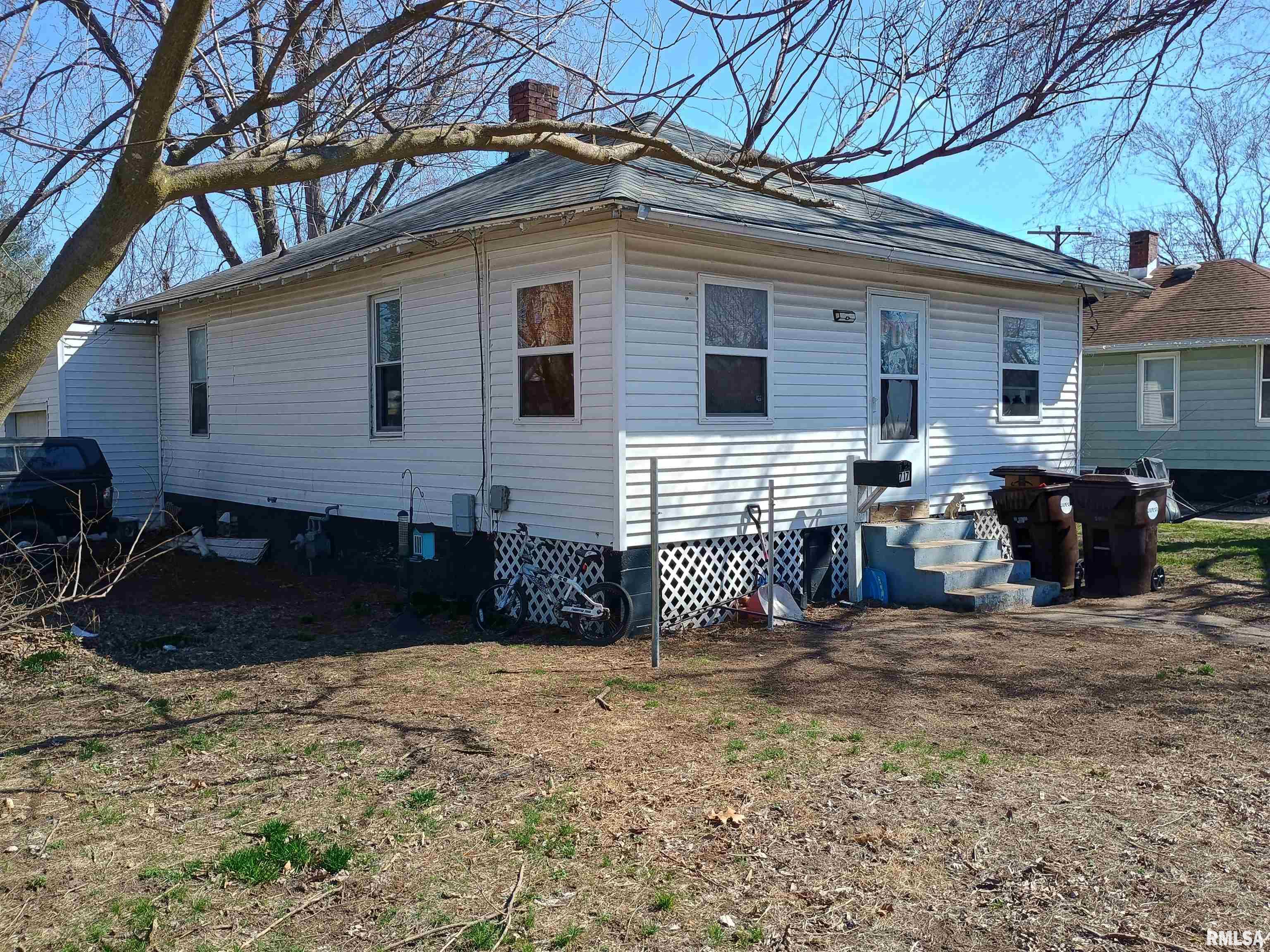 717 Railroad Street Beardstown, IL 62618 - Photo 1 of 11