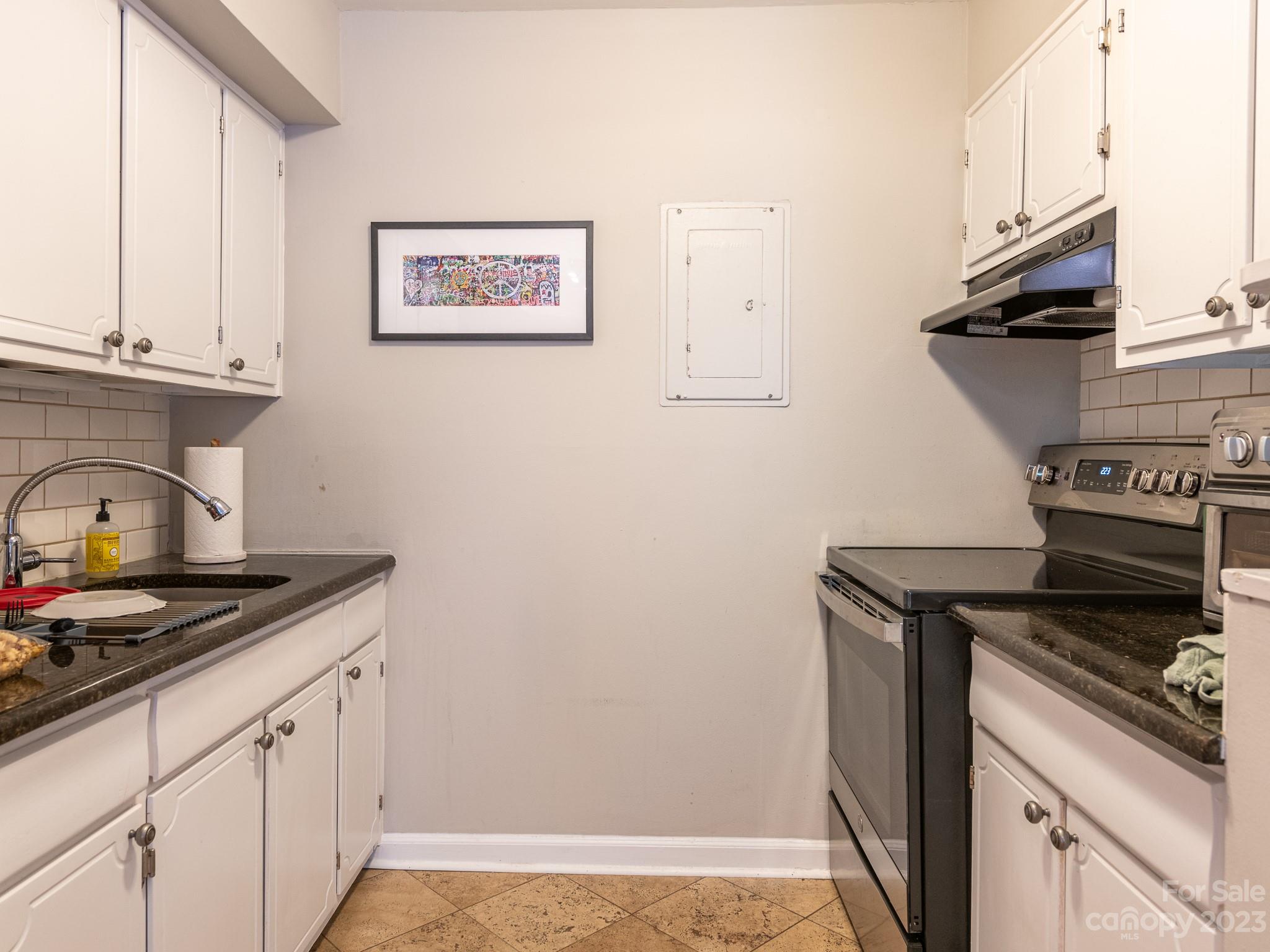 400 Queens Road, Unit C6 Charlotte, NC 28207 - Photo 15 of 25 a kitchen with stainless steel appliances a stove a sink and cabinets