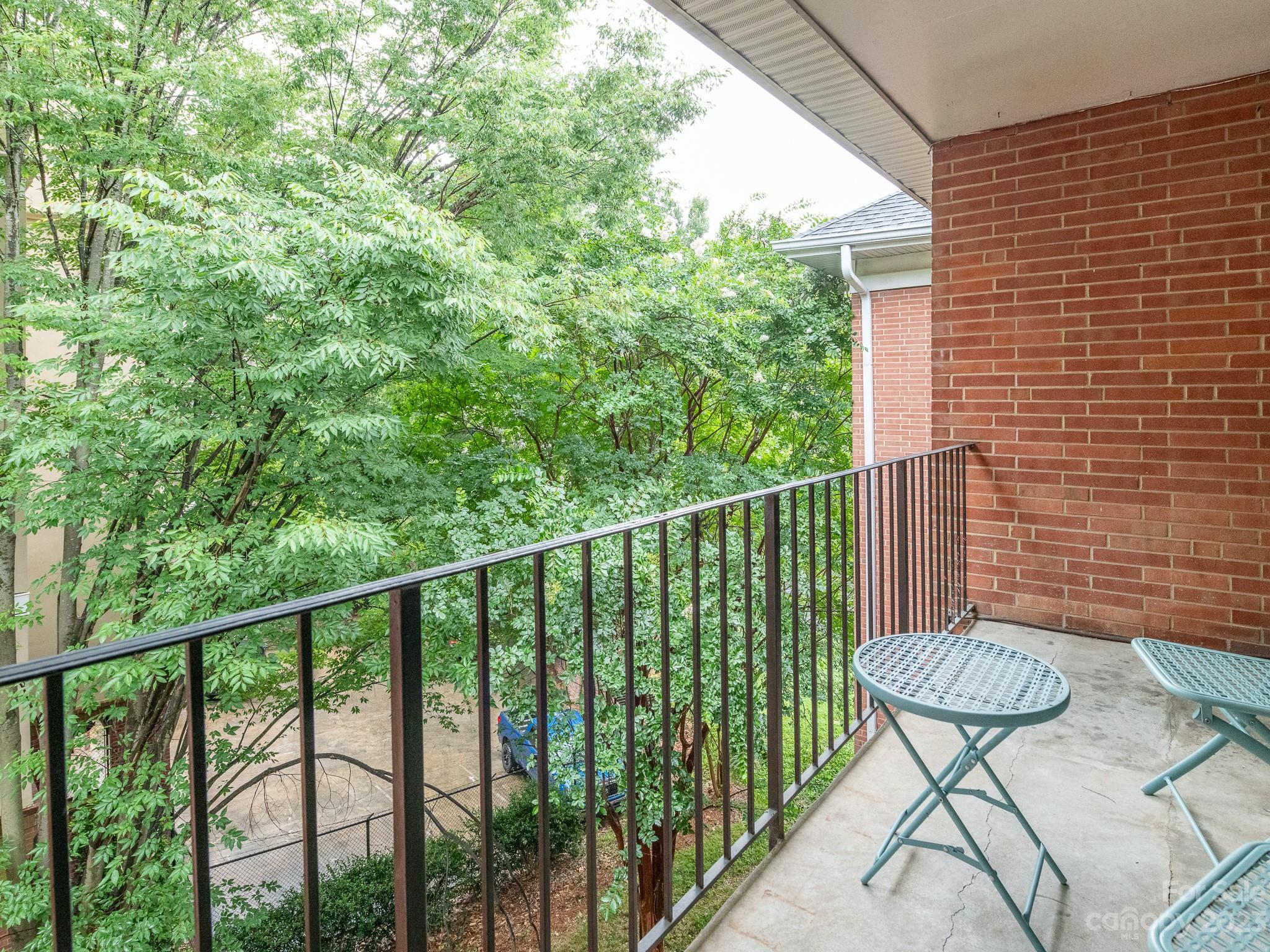 400 Queens Road, Unit C6 Charlotte, NC 28207 - Photo 19 of 25 a balcony with table and chairs