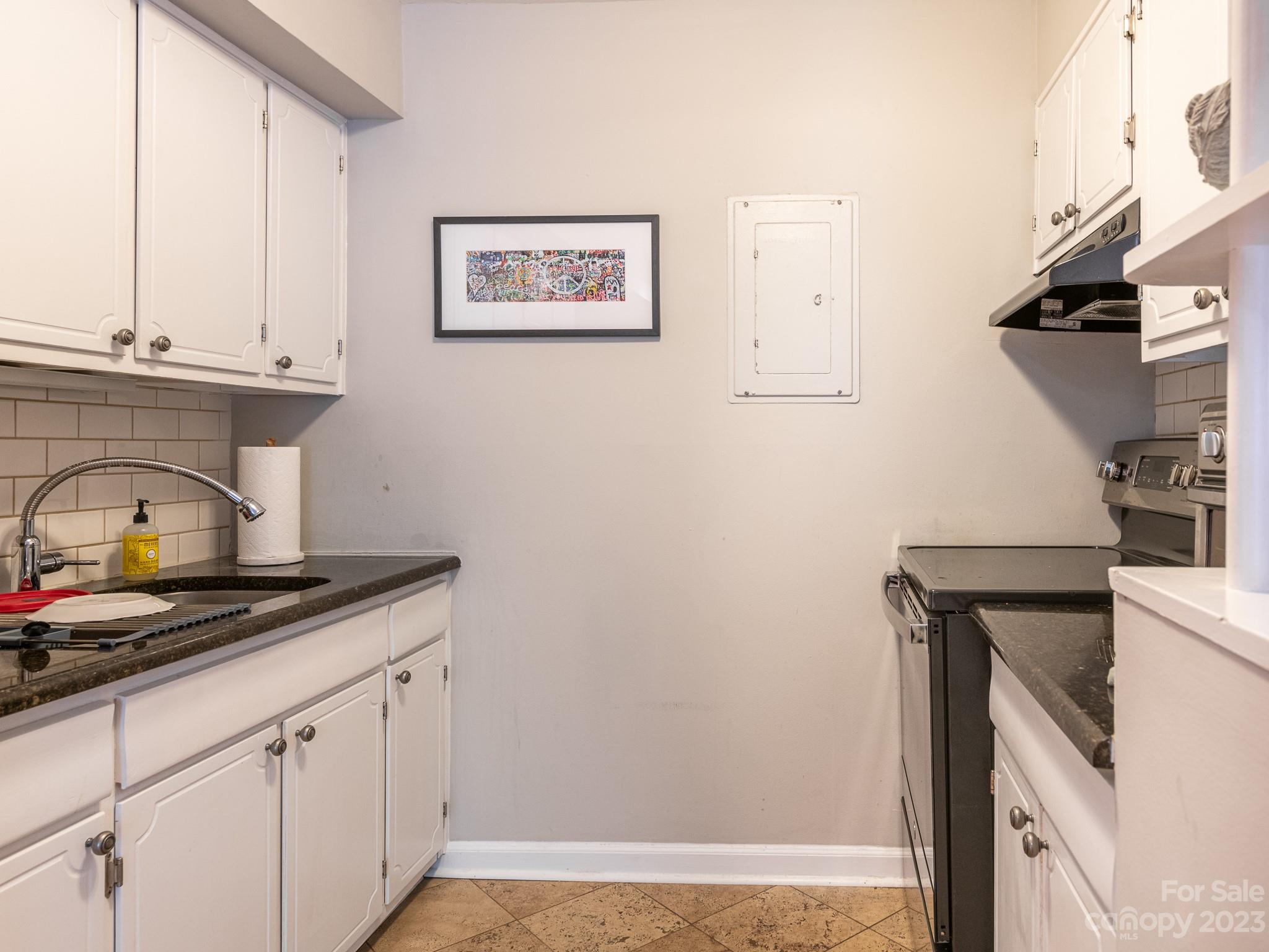 400 Queens Road, Unit C6 Charlotte, NC 28207 - Photo 22 of 25 a view of cabinets and wooden floor