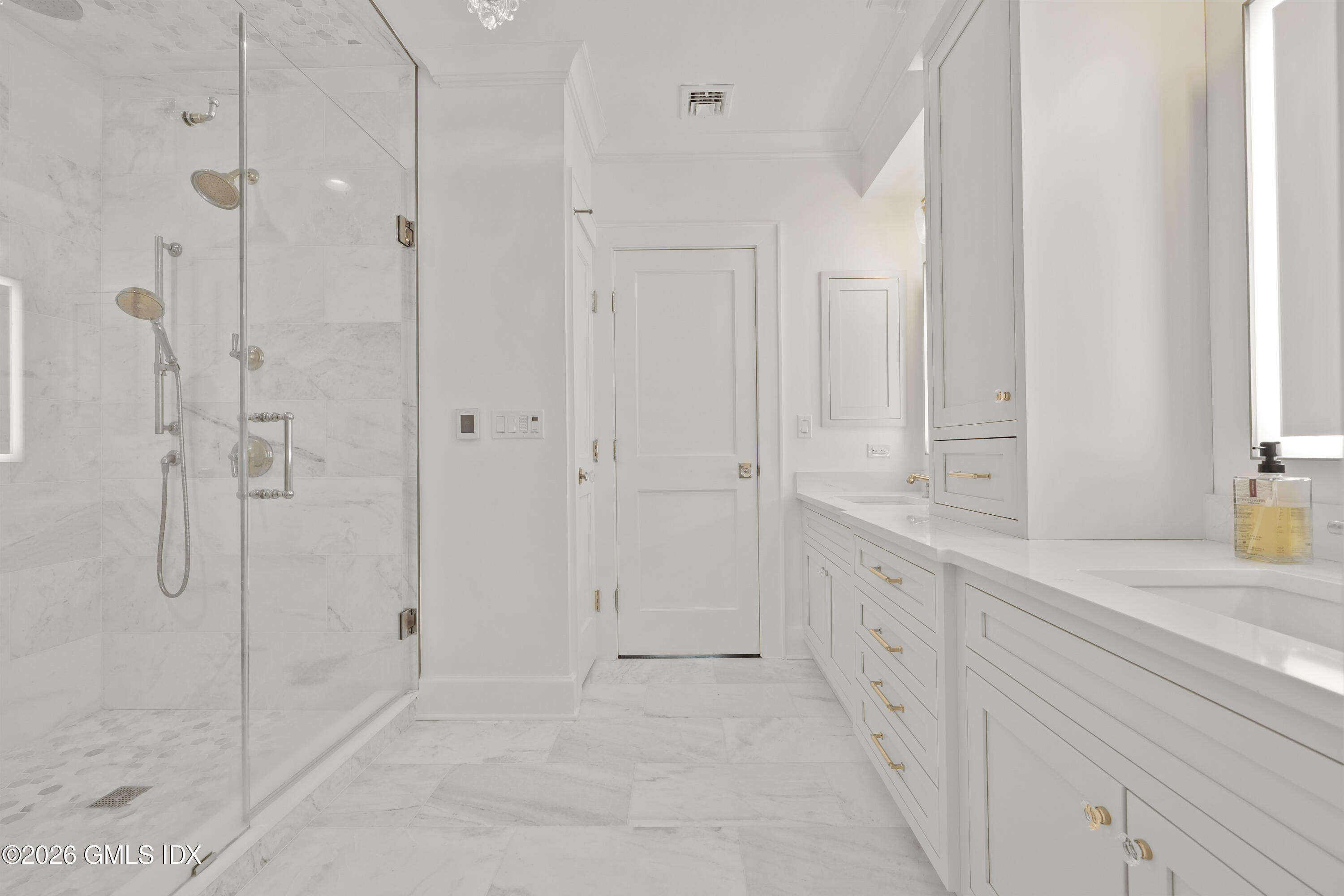 21 Spring Street Riverside, CT 06878 - Photo 20 of 27 lux bath