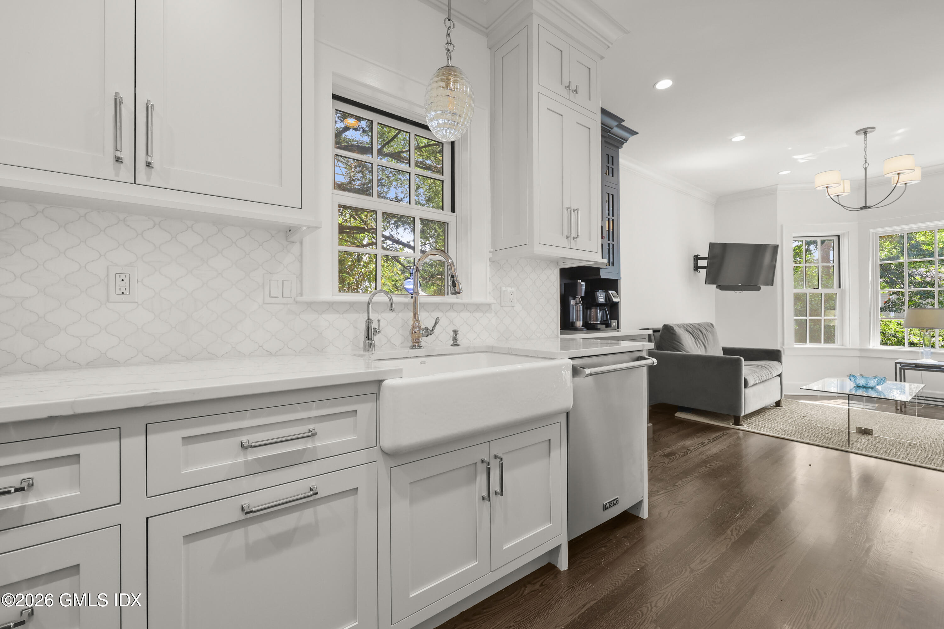 21 Spring Street Riverside, CT 06878 - Photo 6 of 27 21 Spring St Riverside CT-print-006-006-