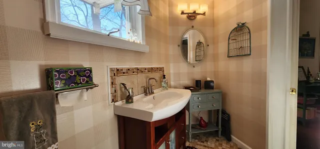 $444,900 | 587 Moreland Road, Huntingdon Valley, PA 19006