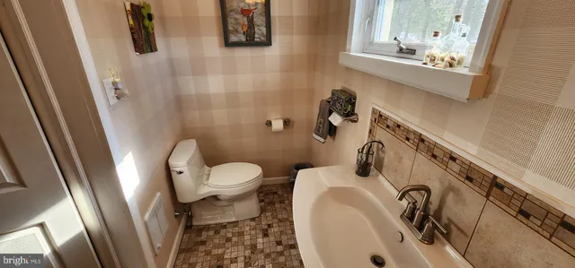 $444,900 | 587 Moreland Road, Huntingdon Valley, PA 19006