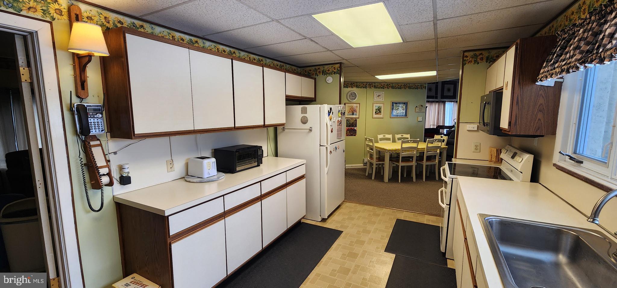 587 Moreland Road Huntingdon Valley, PA 19006 - Photo 5 of 20 Galley Kitchen