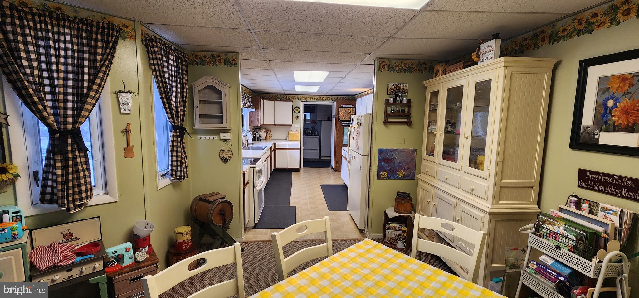 587 Moreland Road Huntingdon Valley, PA 19006 - Photo 7 of 20 Kitchen