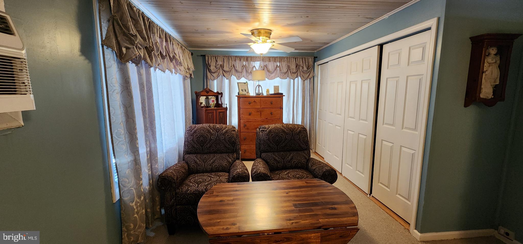 587 Moreland Road Huntingdon Valley, PA 19006 - Photo 8 of 20 Sitting rm in the main bedroom with natural light.