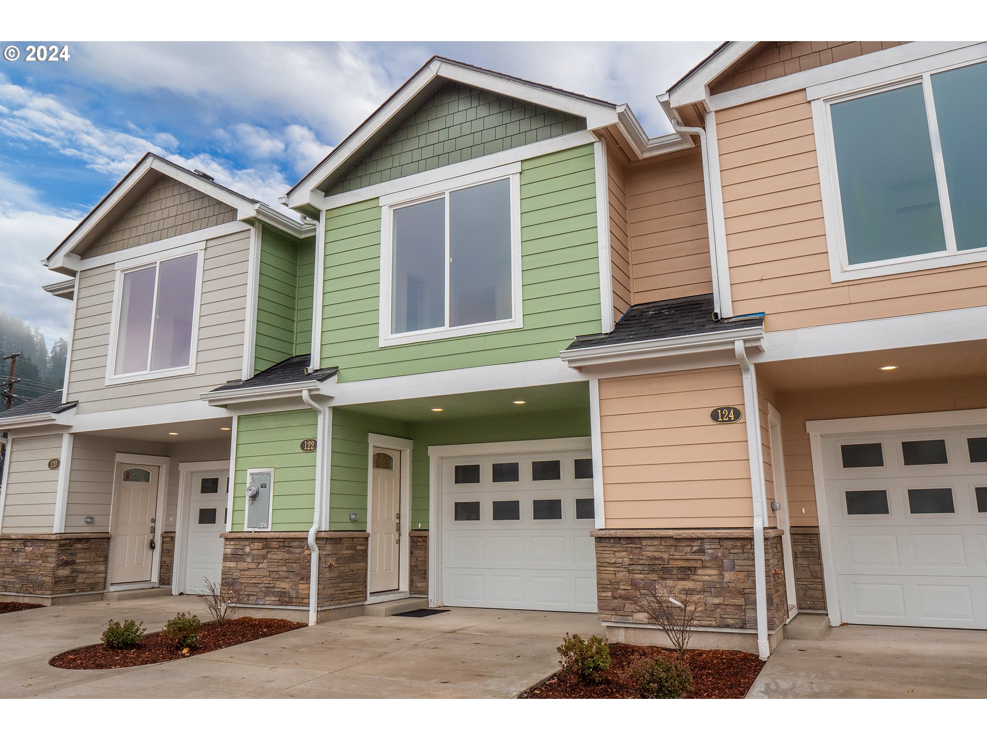 122 65th Place Springfield, OR 97478 - Photo 2 of 31