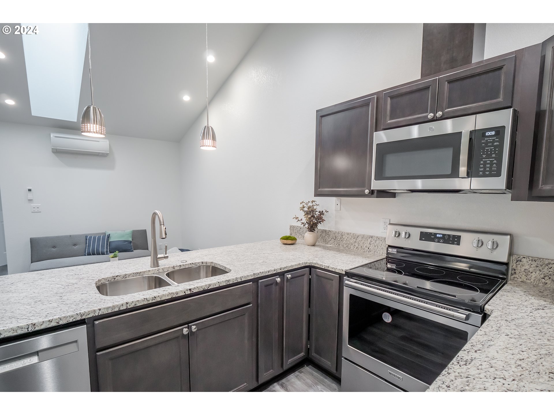 122 65th Place Springfield, OR 97478 - Photo 7 of 31