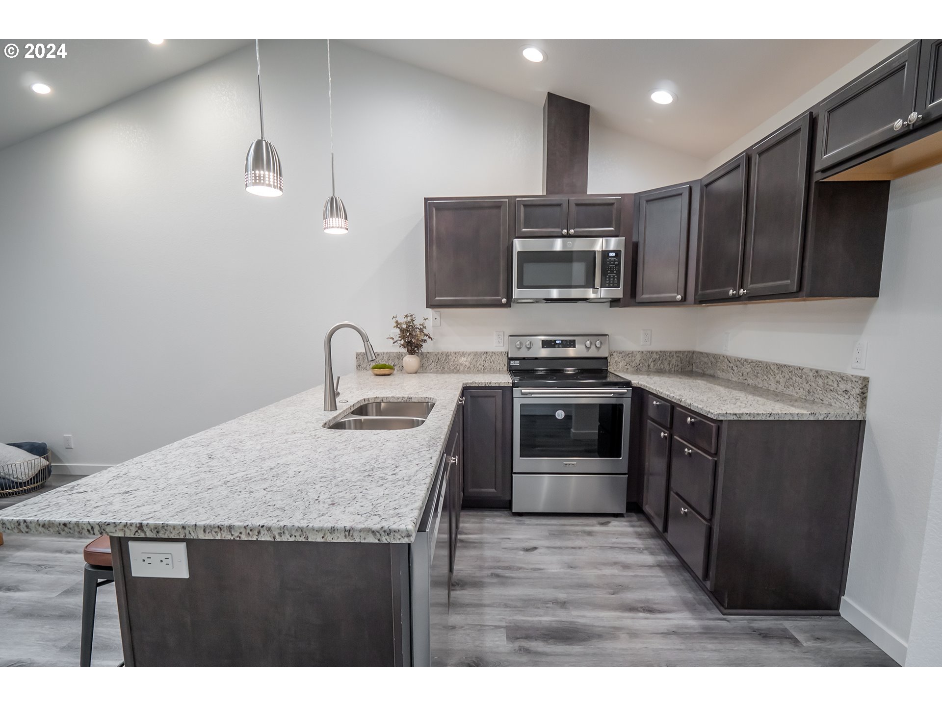 122 65th Place Springfield, OR 97478 - Photo 8 of 31