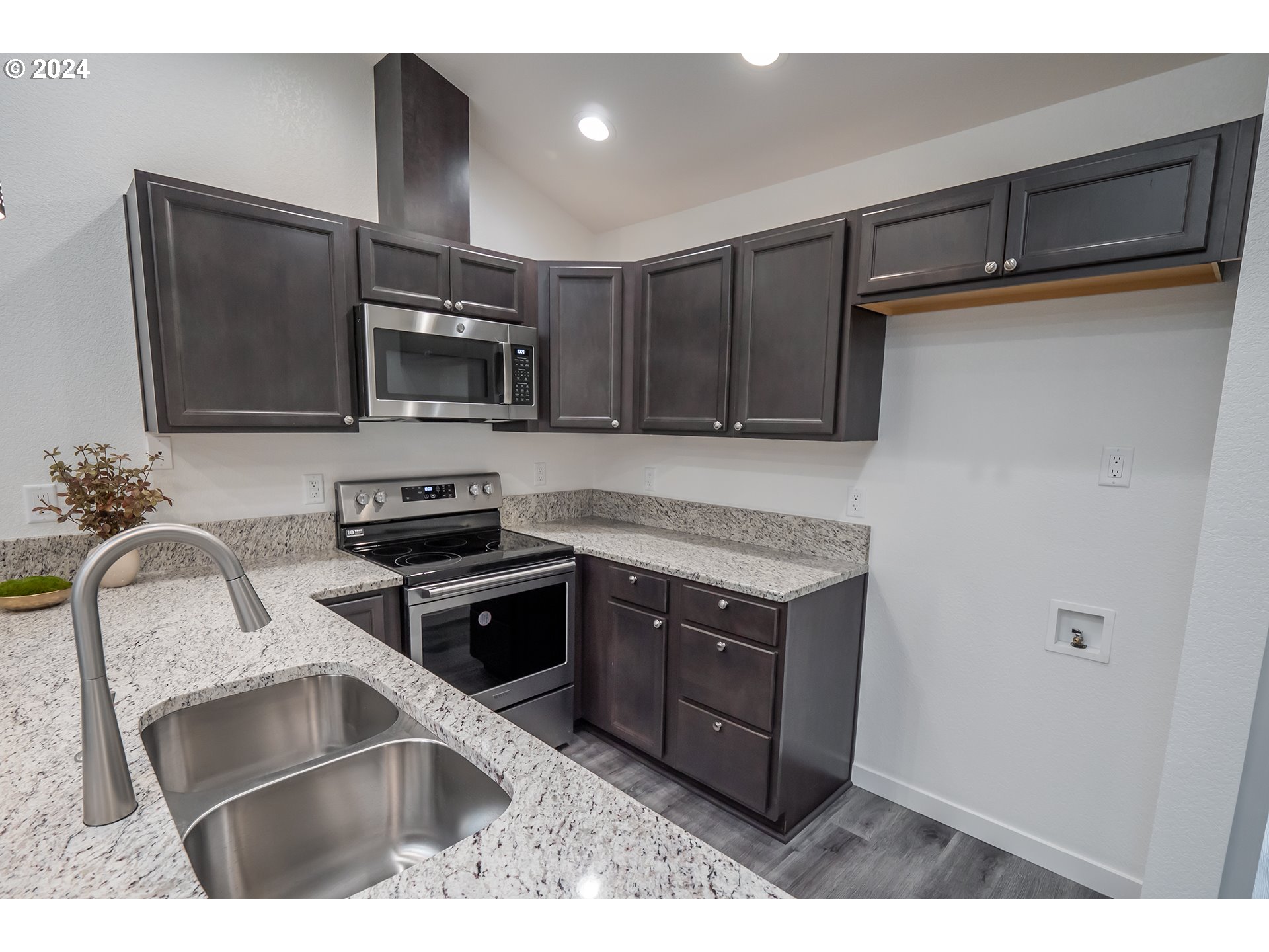 122 65th Place Springfield, OR 97478 - Photo 10 of 31