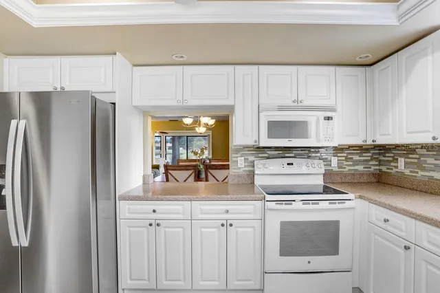 $325,000 | 4742 Oak Hill Drive, Unit 12, Sarasota, FL 34232