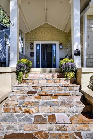 a view of a lobby of the house