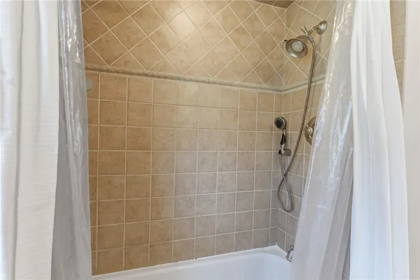 $469,999 | 9 Tophill Circle, Cranston, RI 02920